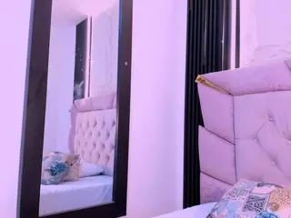 Dominique-110's Live Sex Cam Show