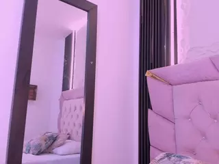 Dominique-110's Live Sex Cam Show