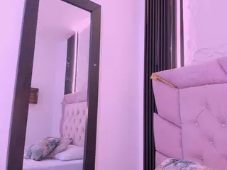Dominique-110's Live Sex Cam Show