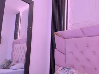 Dominique-110's Live Sex Cam Show
