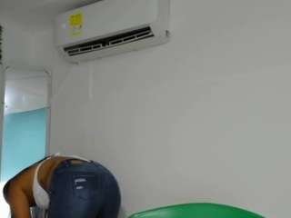 laura-summer Live Webcam on CamSoda