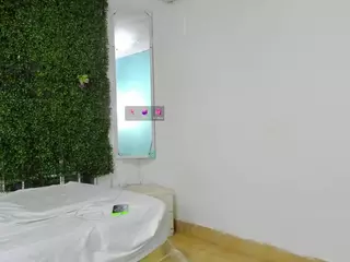 Laura-Summer's Live Sex Cam Show