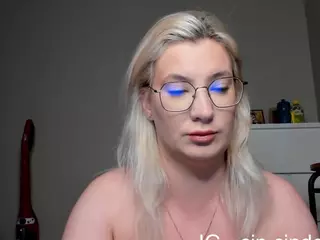 Cinderella07's Live Sex Cam Show