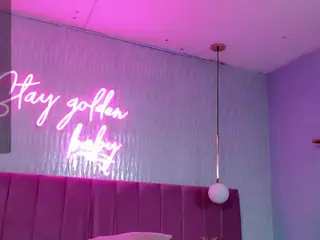 ZoeSummer-1's Live Sex Cam Show