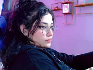 ZoeSummer-1's Live Sex Cam Show