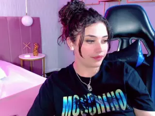 ZoeSummer-1's Live Sex Cam Show