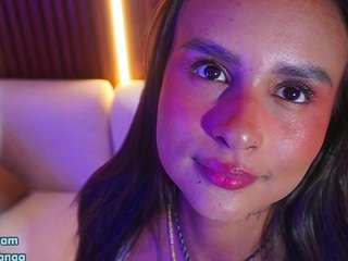 Live webcam model alana-haze on Soda Cams