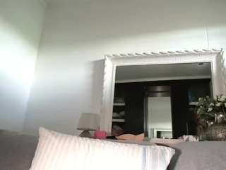 hotlipsxo's CamSoda show and profile