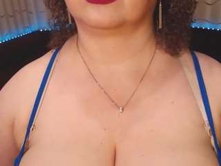 yourbustykatty Live Webcam on CamSoda