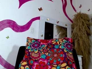 Live cam show with alish-mistress