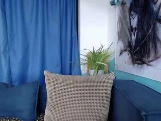 le modèle cornflower est en webcam porno dans un show sur le site camsoda, il possède les tags suivants: amateur,flashing,tease,strip,spank,solo,skinny,pussy,no smoking,no drinking,lush,fingers,anal,feet,dildo,control,blue eyes,blowjob,black hair,bj