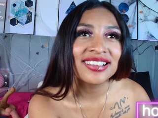 naia-cruz1 Live Webcam on CamSoda