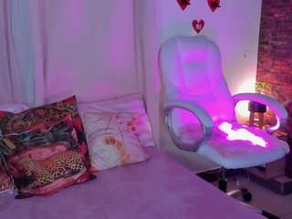 meghanwolf Live Webcam on CamSoda