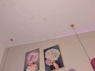  saraa-blonde chat room