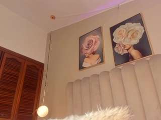 saraa-blonde Live Webcam on CamSoda