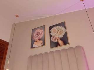  saraa-blonde chat room
