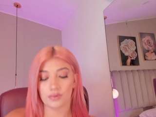 saraa-blonde webcam