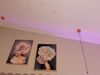  saraa-blonde chat room