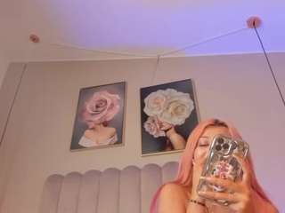 saraa-blonde webcam