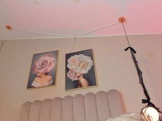 saraa-blonde Live Webcam on CamSoda
