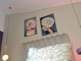 saraa-blonde Live Webcam on CamSoda