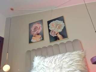 saraa-blonde Live Webcam on CamSoda