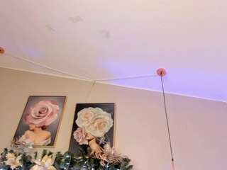 saraa-blonde Live Webcam on CamSoda