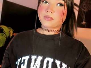 zoe-zaballa's CamSoda show and profile