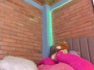 le modèle candie26 est en webcam porno dans un show sur le site camsoda, il possède les tags suivants: anal toys,lovense,twerk,toys,striptease,spanking,spank,shaved pussy,pussy,orgasm,no smoking,no drinking,natural,ass,naked,lingerie,brown eyes,ass bouncing,athletic,blowjob