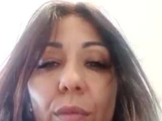 Leticia-Woods nude on cam - live sex chat • InTheCrack