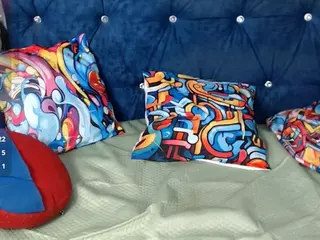 Dragonfly72's Live Sex Cam Show