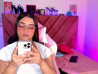 le modèle elysexidoll est en webcam porno dans un show sur le site camsoda, il possède les tags suivants: anal toys,average,brown eyes,fetish,orgasm,teen 18,young adult,hd,small tits,white