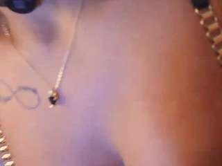 Live webcam model cataliinaevains on Soda Cams