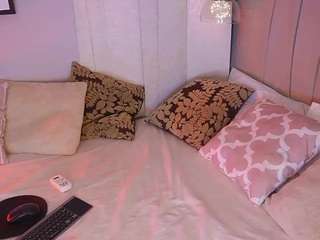 Live webcam model cataliinaevains on Soda Cams