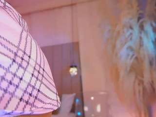 Live webcam model cataliinaevains on Soda Cams