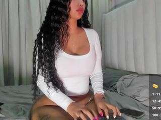 Live webcam model indianova on Soda Cams