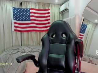 Indianova's cam show statistics and live stream