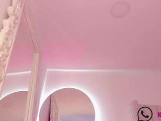 sara-bonneth's CamSoda show and profile