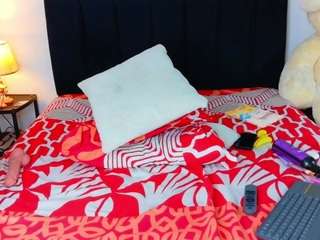 black-gem18 Live Webcam on CamSoda