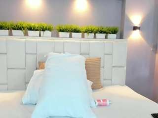 valeeriagarcia Live Webcam on CamSoda