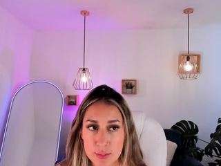 Live webcam model dina-ride on Soda Cams