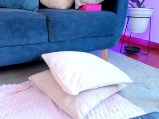 dina-ride Live Webcam on CamSoda