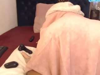 le modèle bootycallever est en webcam porno dans un show sur le site camsoda, il possède les tags suivants: ass,orgasm,wet,thong,thin,tease,strip,skinny,shaved-pussy,asshole,pussy,middle aged,mature,lingerie,lesbian,fetish,brown eyes,black hair,bikini,bedroom