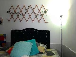 naughtygirlmmm's CamSoda show and profile