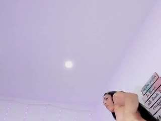 Model ini sedang live sekarang. doll-ssquirts