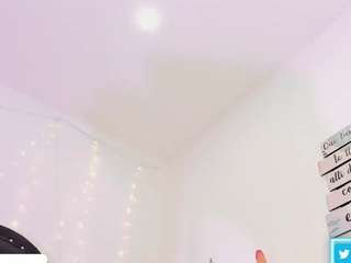 doll-ssquirts live webcam show