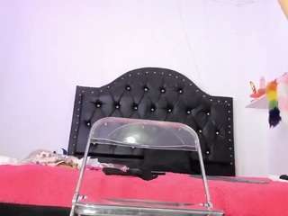 doll-ssquirts live webcam show