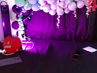 xcarlet's Live Sex Cam Show