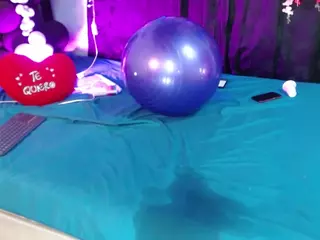 xcarlet's Live Sex Cam Show