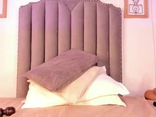 vega-16's CamSoda show and profile